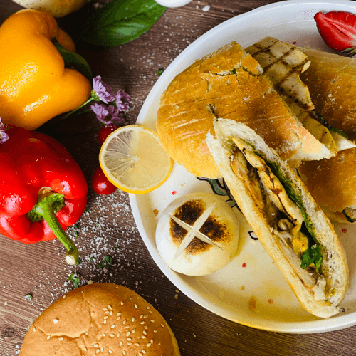 پنینی مرغ با سس پستو .. chicken pesto panini 